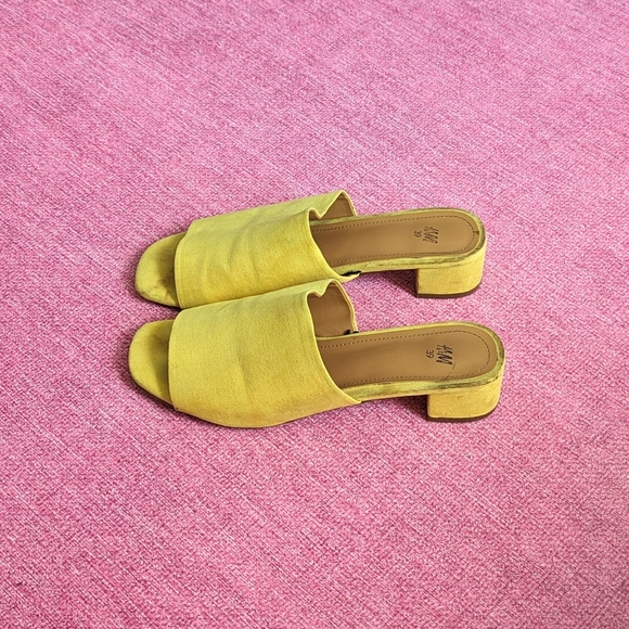 H&M Yellow Mules with Blocked Heel - Picture 3 of 5